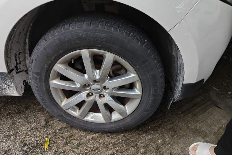 Used Ford Edge  Right Front Wheel Hub
