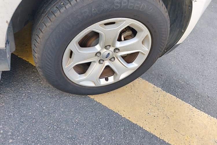 Used Ford Edge 2012 2.0T Elite Sunroof Edition Right Front Wheel Hub