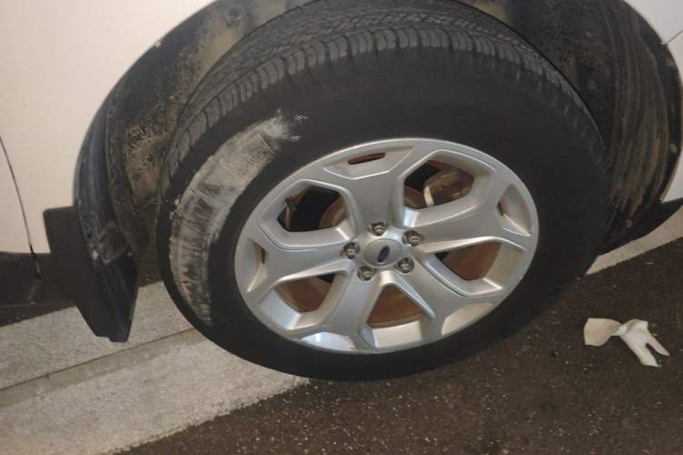 Used Ford Edge 2012 2.0T Elite Sunroof Edition Right Front Wheel Hub