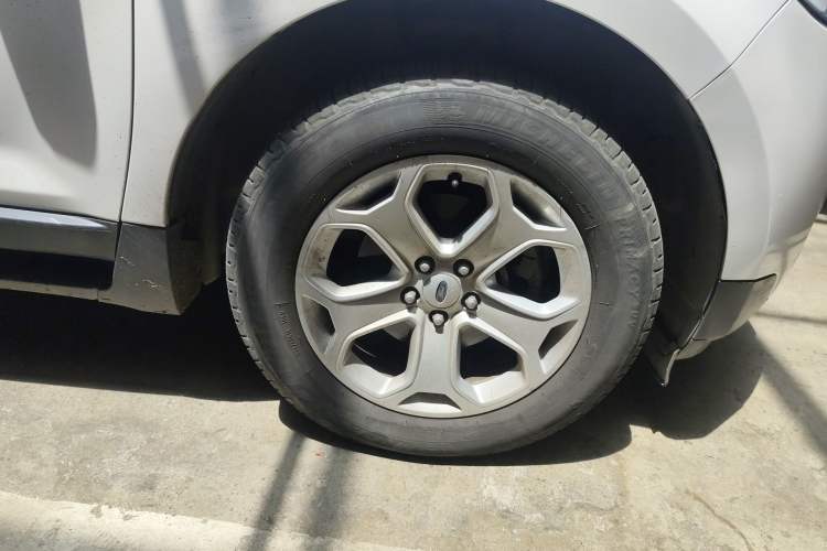 Used Ford Edge 2012 2.0T Elite Sunroof Edition Right Front Wheel Hub