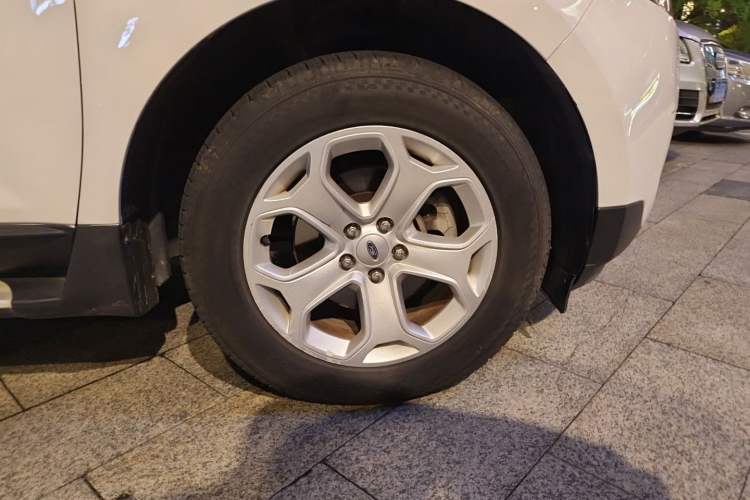 Used Ford Edge 2012 2.0T Elite Sunroof Edition Right Front Wheel Hub