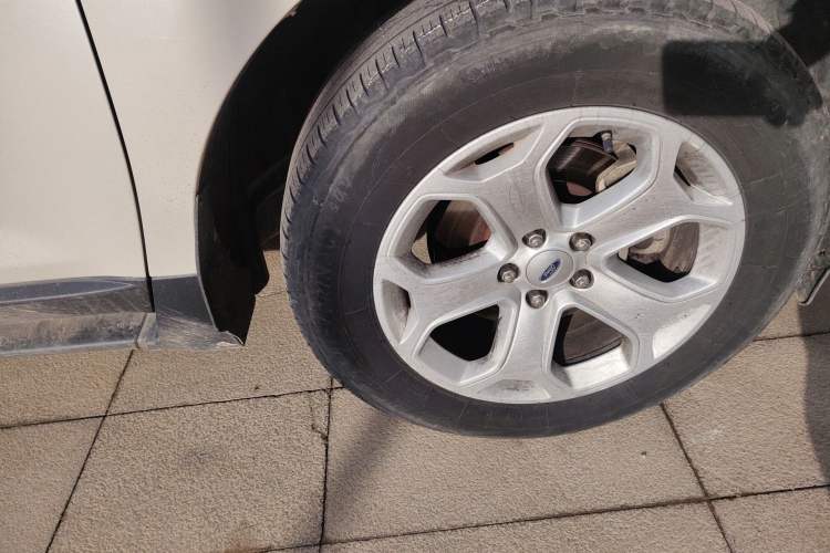 Used Ford Edge 2012 2.0T Elite Sunroof Edition Right Front Wheel Hub