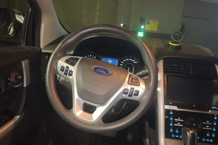 Used Ford Edge 2012 2.0T Elite Sunroof Edition Steering Wheel