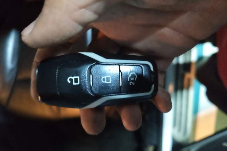 Used Ford Edge 2012 2.0T Elite Sunroof Edition Vehicle Key