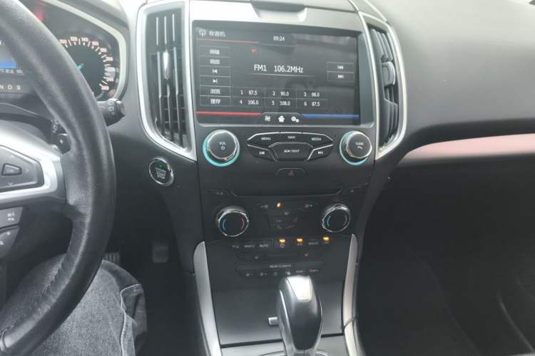 Used Ford Edge 2015 2.0T GTDi Two-Wheel-Drive Platinum Edition Audio And AC Panel