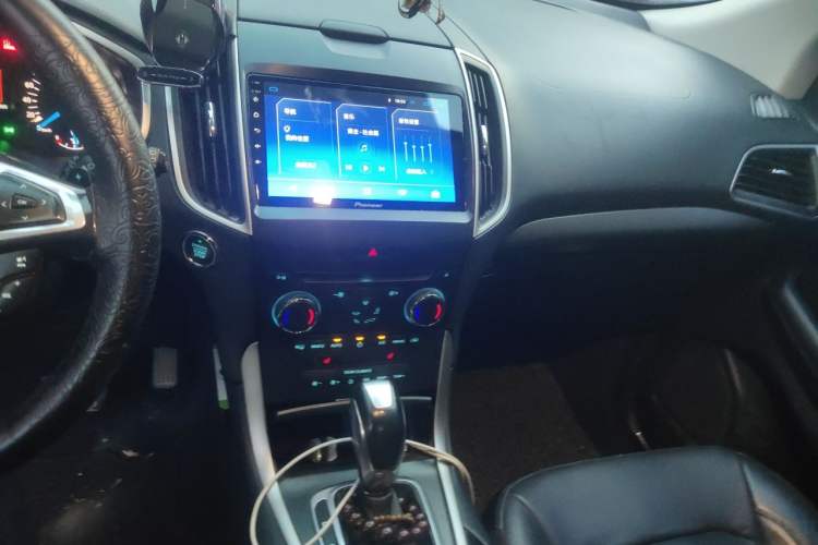 Used Ford Edge 2015 2.0T GTDi Two-Wheel-Drive Platinum Edition Audio And AC Panel