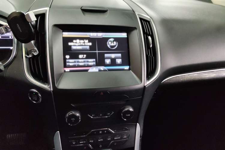 Used Ford Edge 2015 2.0T GTDi Two-Wheel-Drive High-Line Version Audio And AC Panel