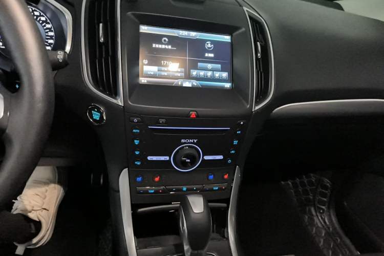 Used Ford Edge 2015 2.7T GTDi 4x4 Prestige 7-Seater Audio And AC Panel