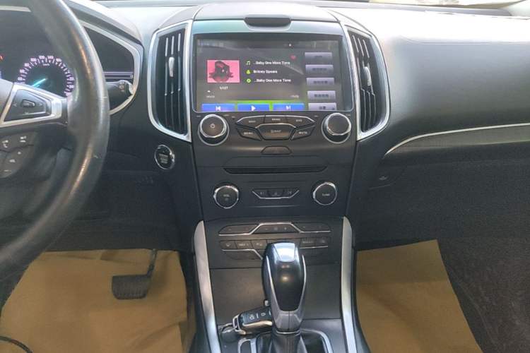 Used Ford Edge 2015 2.0T GTDi Two-Wheel-Drive High-Line Version Audio And AC Panel