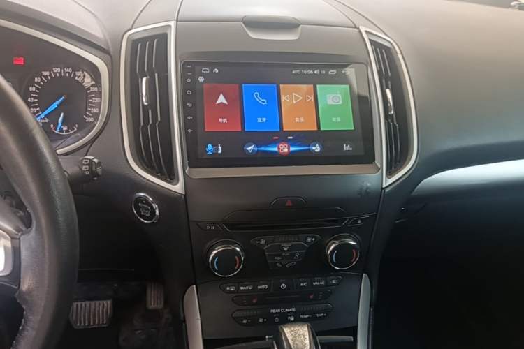 Used Ford Edge 2015 2.0T GTDi Two-Wheel-Drive Platinum Edition Audio And AC Panel