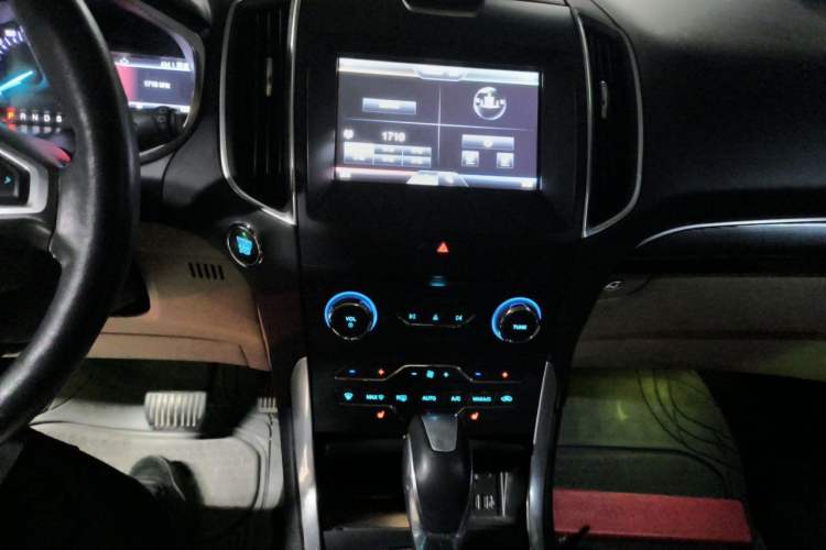 Used Ford Edge 2015 2.0T GTDi Two-Wheel-Drive High-Line Version Audio And AC Panel