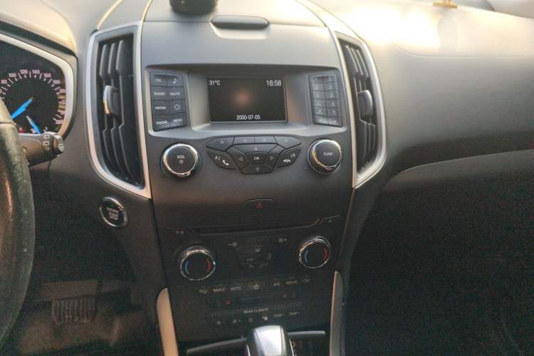 Used Ford Edge 2015 2.0T GTDi Two-Wheel-Drive Platinum Edition Audio And AC Panel