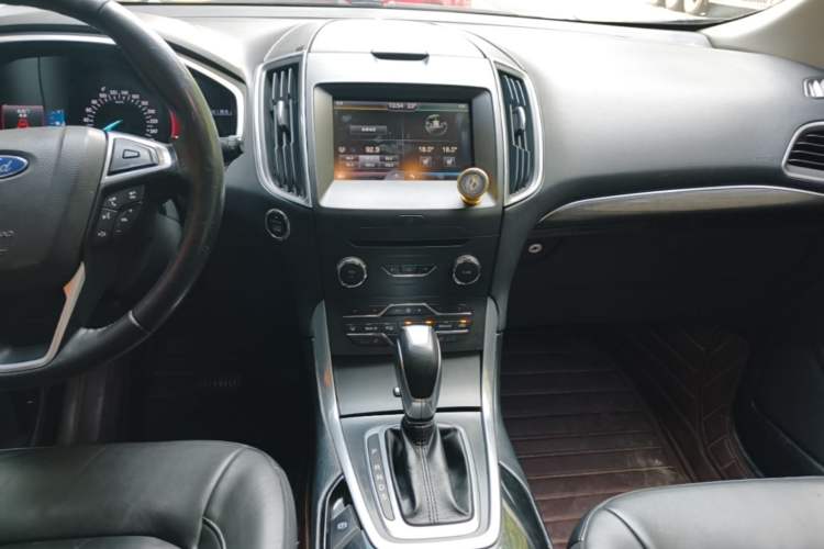 Used Ford Edge 2015 2.0T GTDi Two-Wheel-Drive High-Line Version Audio And AC Panel