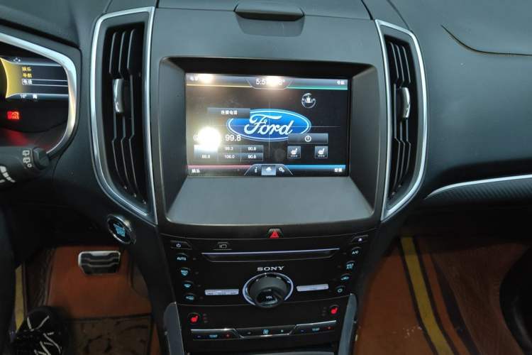 Used Ford Edge 2015 2.7T GTDi 4x4 Sporty 7-Seater Audio And AC Panel