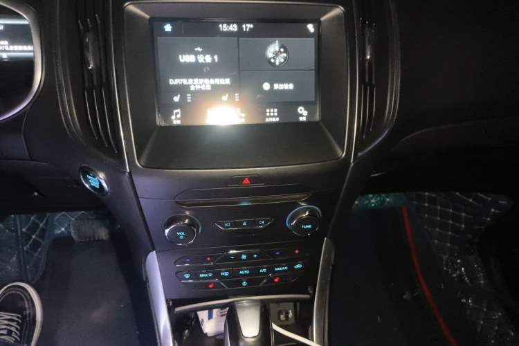 Used Ford Edge 2015 2.0T GTDi Two-Wheel-Drive High-Line Version Audio And AC Panel