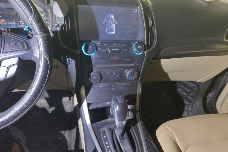 Used Ford Edge 2015 2.0T GTDi Two-Wheel-Drive Elite Edition Audio And AC Panel