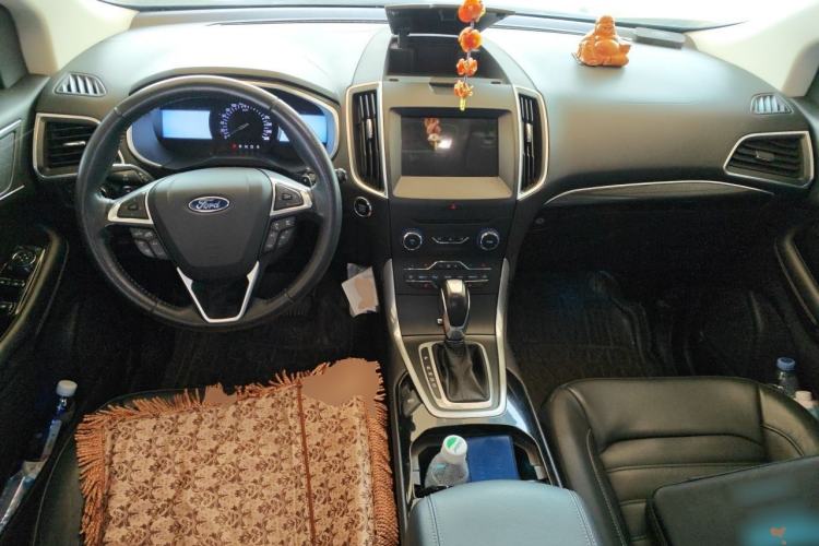 Used Ford Edge 2015 2.0T GTDi 4x4 High-Grade Model Center Console