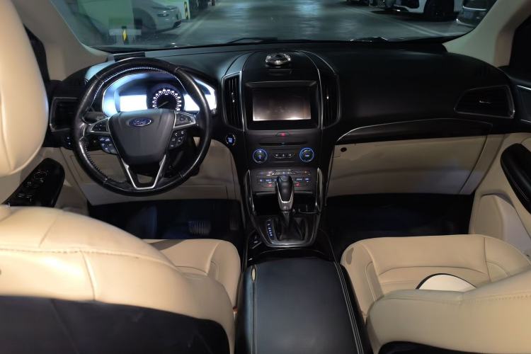Used Ford Edge 2015 2.0T GTDi 4x4 High-Grade Model Center Console