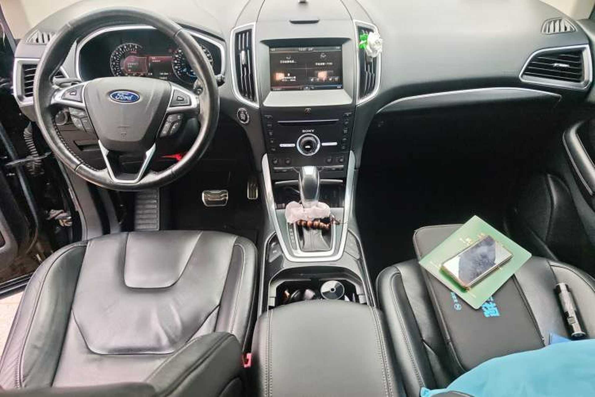 Used Ford Edge 2015 2.0T GTDi Four-Wheel Drive Prestige Model Center Console