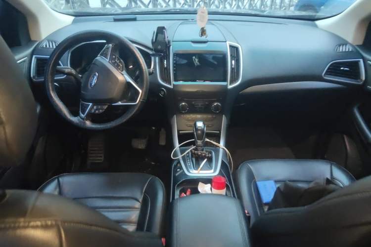 Used Ford Edge 2015 2.0T GTDi Two-Wheel-Drive Platinum Edition Center Console