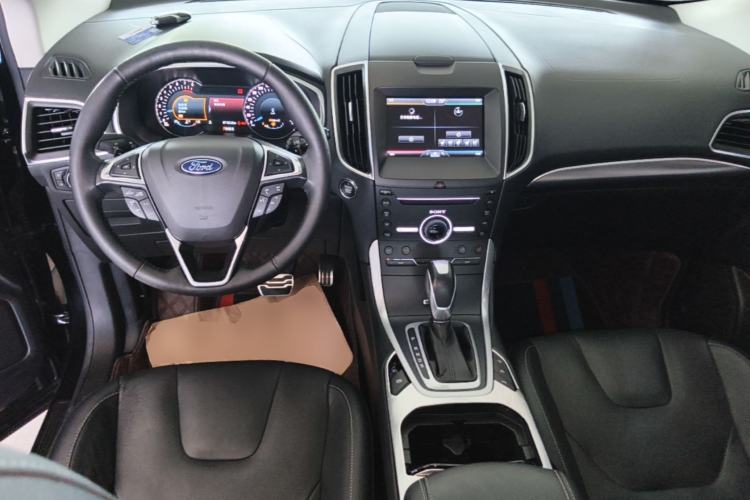 Used Ford Edge 2015 2.0T GTDi Four-Wheel Drive Prestige Model Center Console