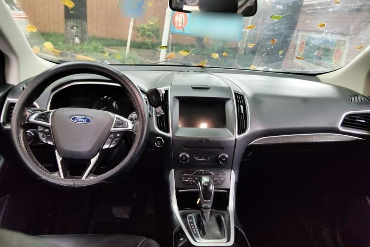Used Ford Edge 2015 2.0T GTDi Two-Wheel-Drive High-Line Version Center Console