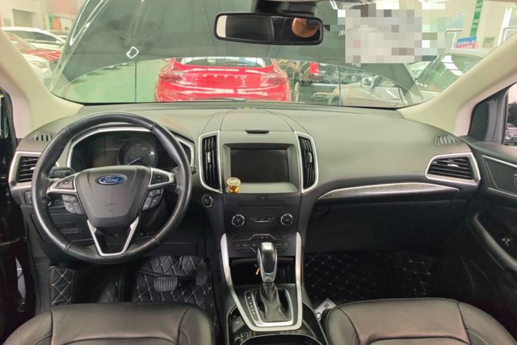 Used Ford Edge 2015 2.0T GTDi 4x4 High-Grade Model Center Console