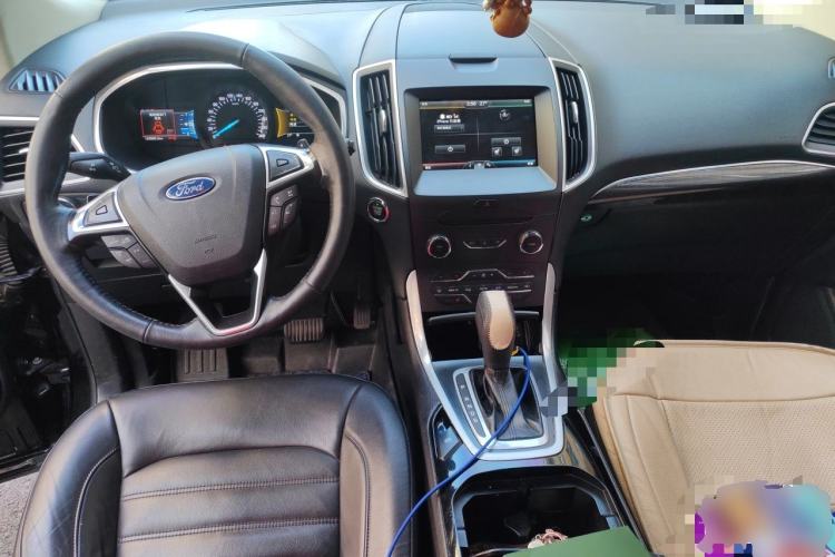 Used Ford Edge 2015 2.0T GTDi 4x4 High-Grade Model Center Console