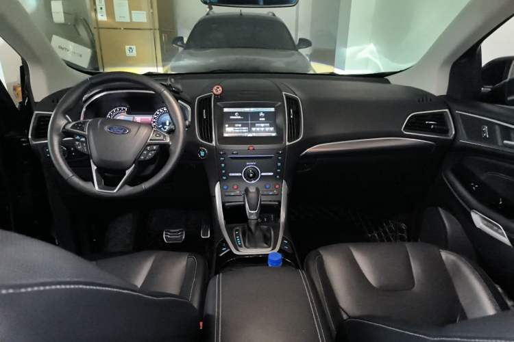 Used Ford Edge 2015 2.7T GTDi 4x4 Prestige 7-Seater Center Console