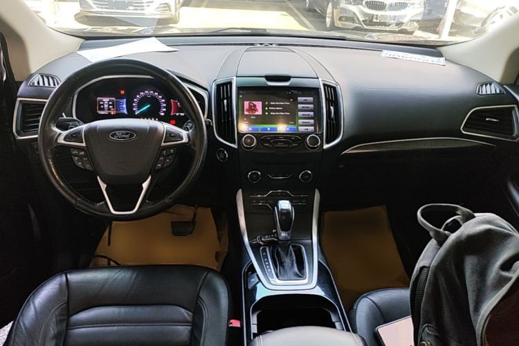 Used Ford Edge 2015 2.0T GTDi Two-Wheel-Drive High-Line Version Center Console