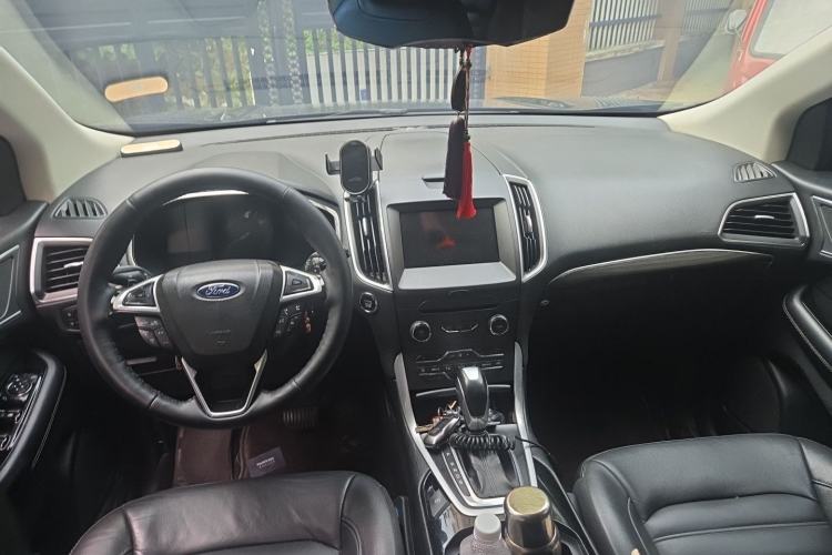 Used Ford Edge 2015 2.0T GTDi 4x4 High-Grade Model Center Console