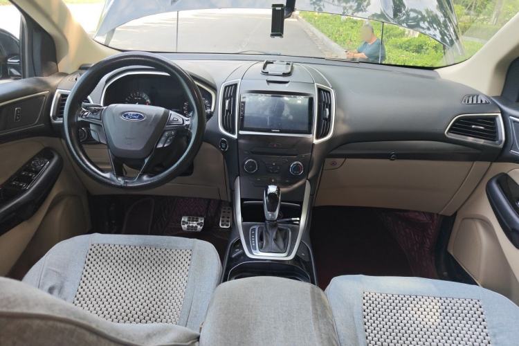 Used Ford Edge 2015 2.0T GTDi Two-Wheel-Drive Elite Edition Center Console