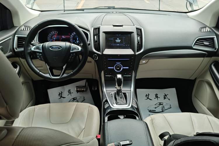 Used Ford Edge 2015 2.0T GTDi Four-Wheel Drive Prestige Model Center Console