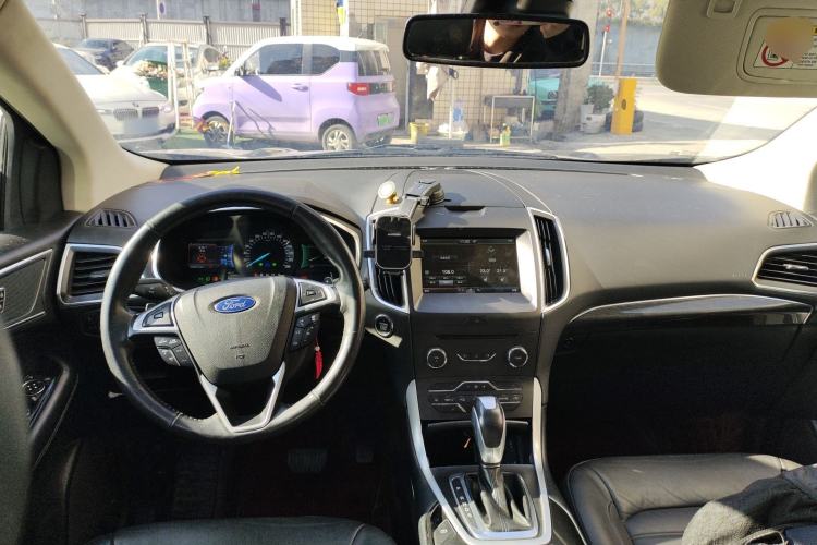 Used Ford Edge 2015 2.0T GTDi 4x4 High-Grade Model Center Console