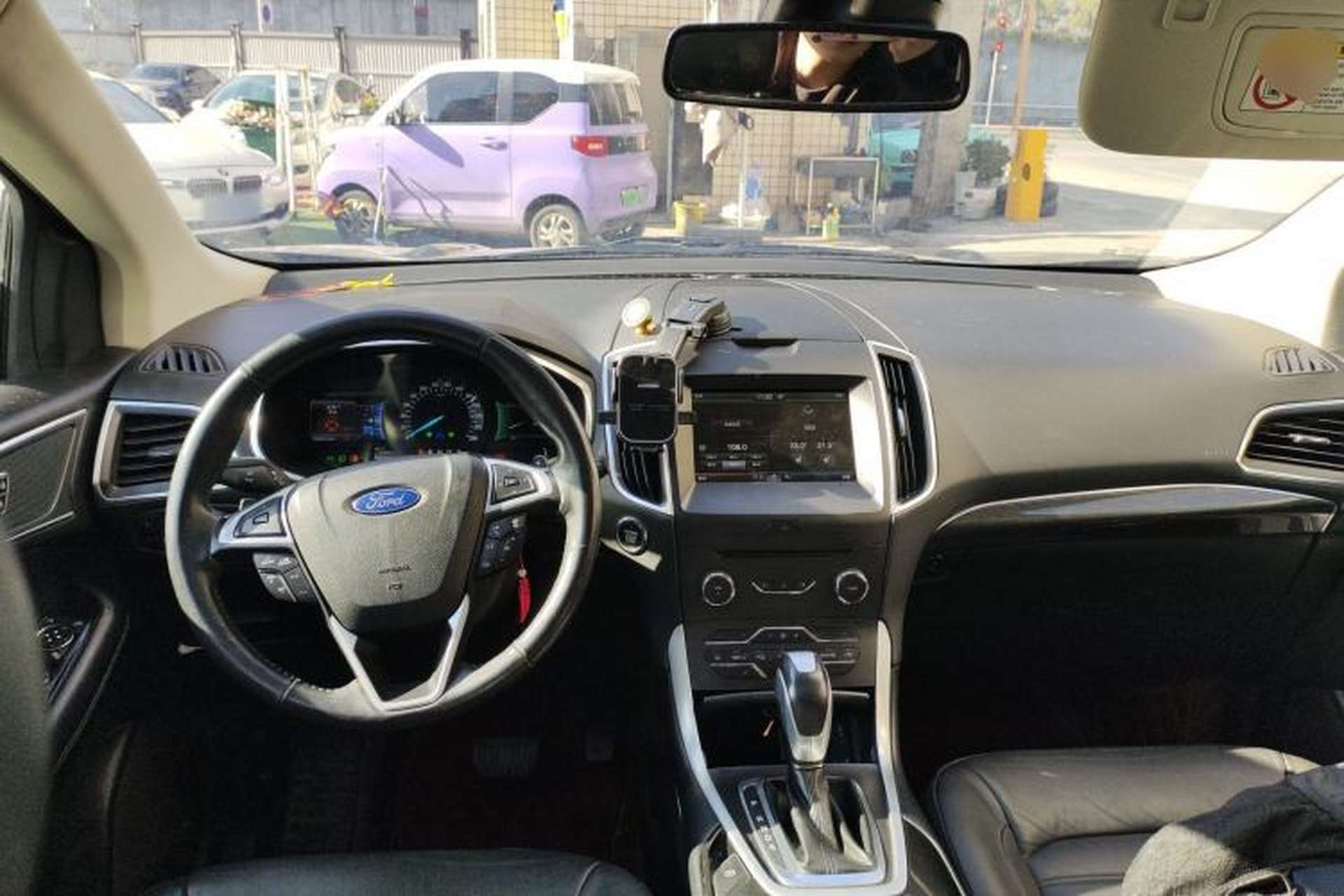 Used Ford Edge 2015 2.0T GTDi 4x4 High-Grade Model Center Console