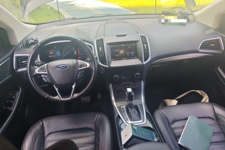 Used Ford Edge 2015 2.0T GTDi 4x4 High-Grade Model Center Console