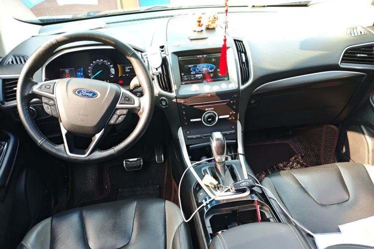 Used Ford Edge 2015 2.7T GTDi 4x4 Sporty 7-Seater Center Console