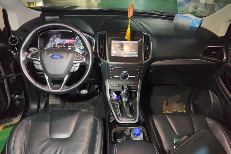 Used Ford Edge 2015 2.0T GTDi Four-Wheel Drive Prestige Model Center Console