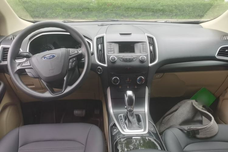 Used Ford Edge 2015 2.0T GTDi Two-Wheel-Drive Elite Edition Center Console