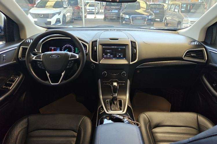 Used Ford Edge 2015 2.0T GTDi 4x4 High-Grade Model Center Console