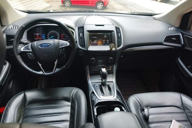 Used Ford Edge 2015 2.0T GTDi Two-Wheel-Drive High-Line Version Center Console