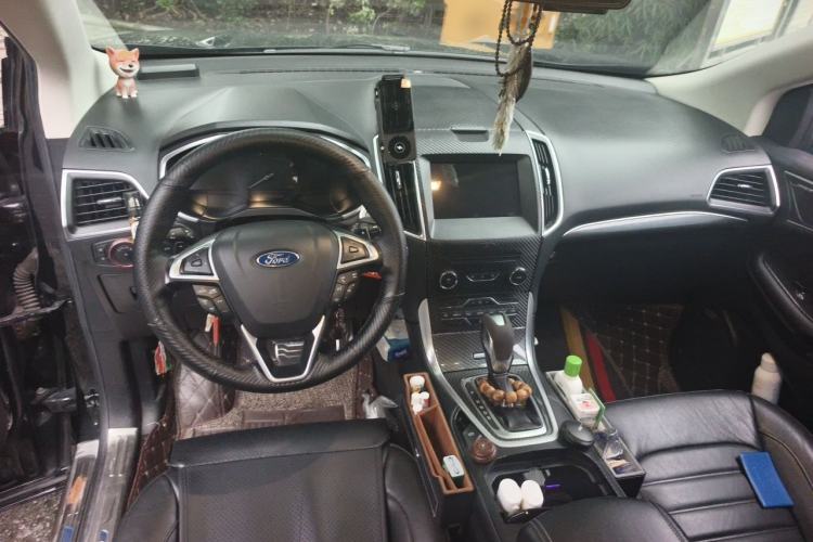 Used Ford Edge 2015 2.0T GTDi Two-Wheel-Drive High-Line Version Center Console