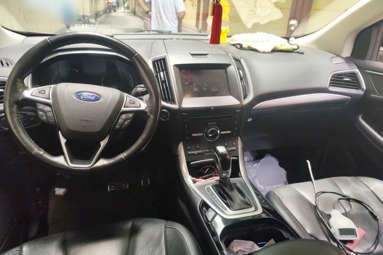 Used Ford Edge 2015 2.0T GTDi 4x4 High-Grade Model Center Console