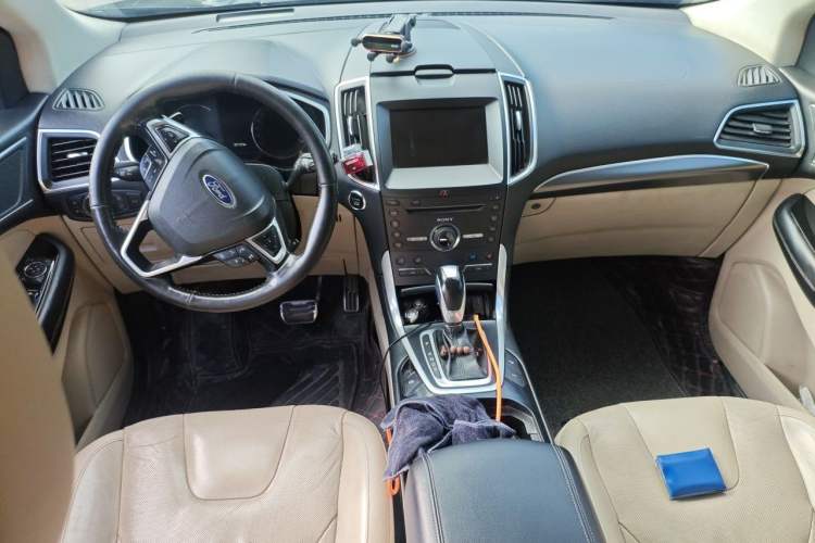 Used Ford Edge 2015 2.7T GTDi 4x4 Prestige 7-Seater Center Console