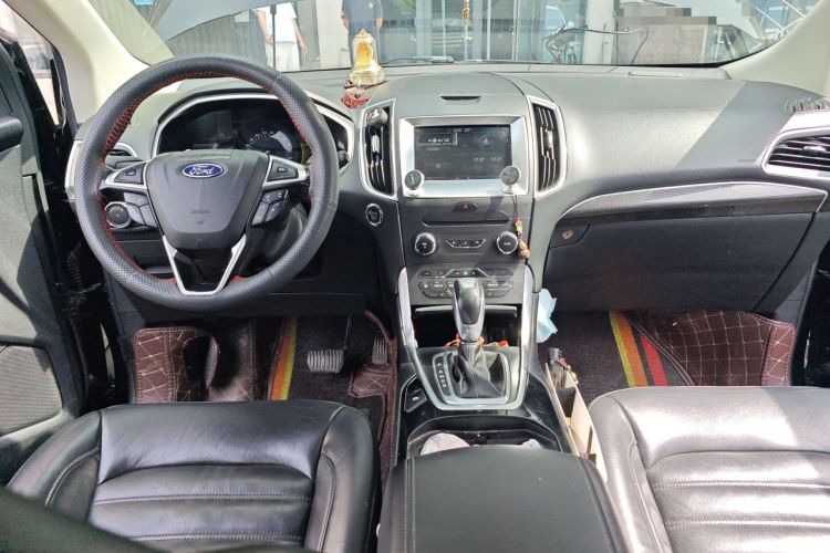 Used Ford Edge 2015 2.0T GTDi Two-Wheel-Drive High-Line Version Center Console
