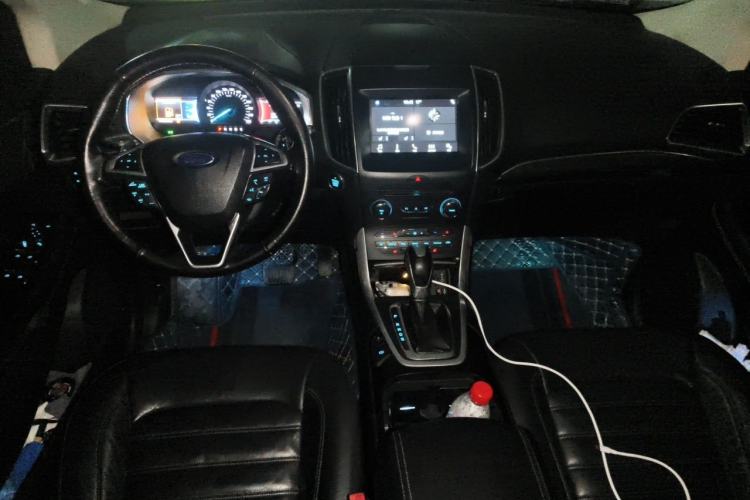 Used Ford Edge 2015 2.0T GTDi Two-Wheel-Drive High-Line Version Center Console