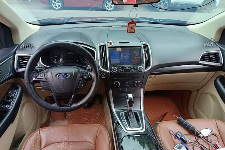 Used Ford Edge 2015 2.0T GTDi Two-Wheel-Drive Elite Edition Center Console