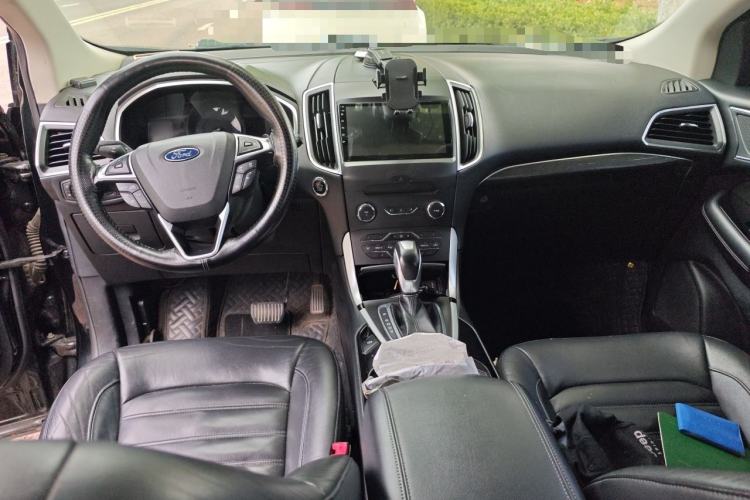 Used Ford Edge 2015 2.0T GTDi 4x4 High-Grade Model Center Console
