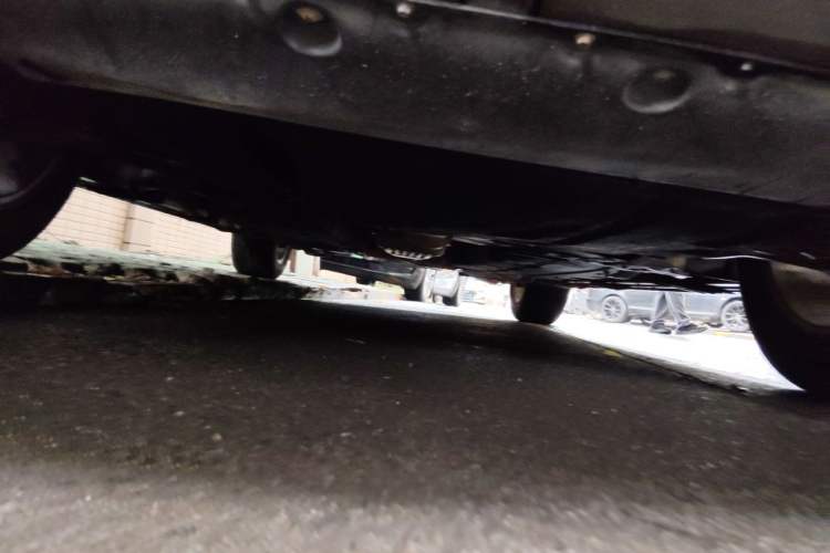 Used Ford Edge 2015 2.0T GTDi Two-Wheel-Drive High-Line Version Chassis Front
