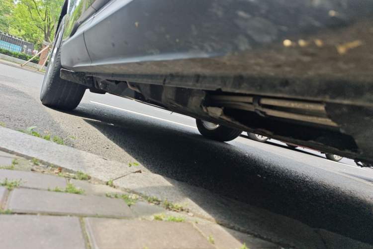 Used Ford Edge 2015 2.0T GTDi Two-Wheel-Drive High-Line Version Chassis Front Right